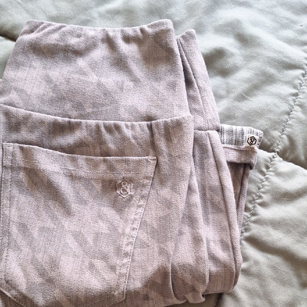 Agnes & Dora Light Gray Textured Leggings